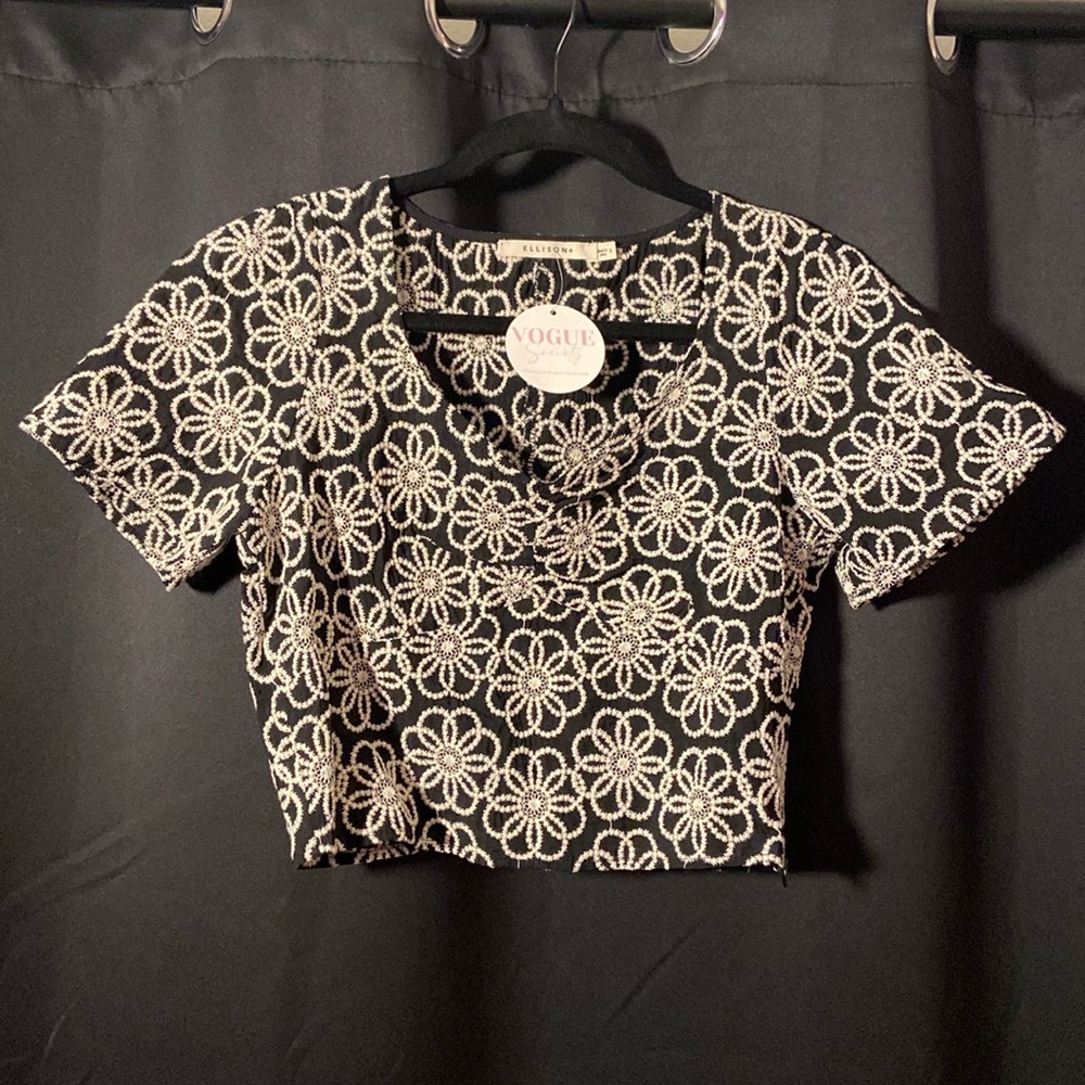 Daisy Black Embroidered Top Size S New w/Tags Never Worn